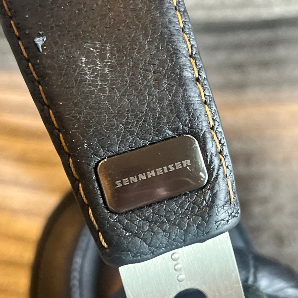 Sennheiser Momentum M2 AEBT Wireless Over Ear Noise Cancelling Headphones - Picture 7 of 8